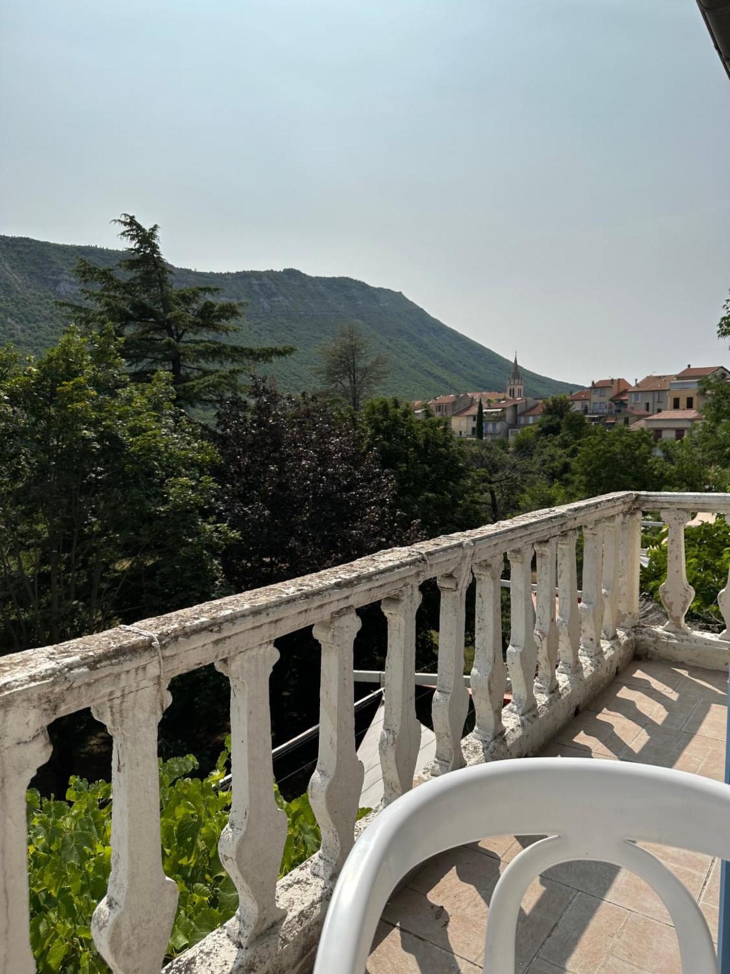 Les Terrasses Hotel Laragne-Monteglin Exterior foto